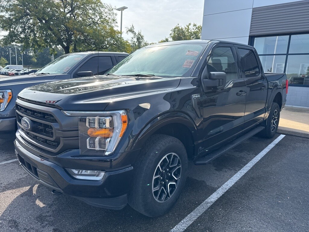 2022 Ford F-150 XLT photo 2