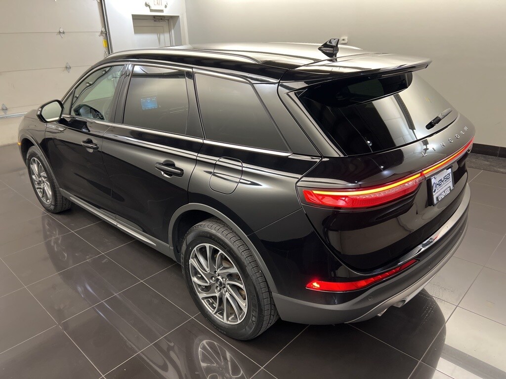 2022 Lincoln Corsair Standard photo 4