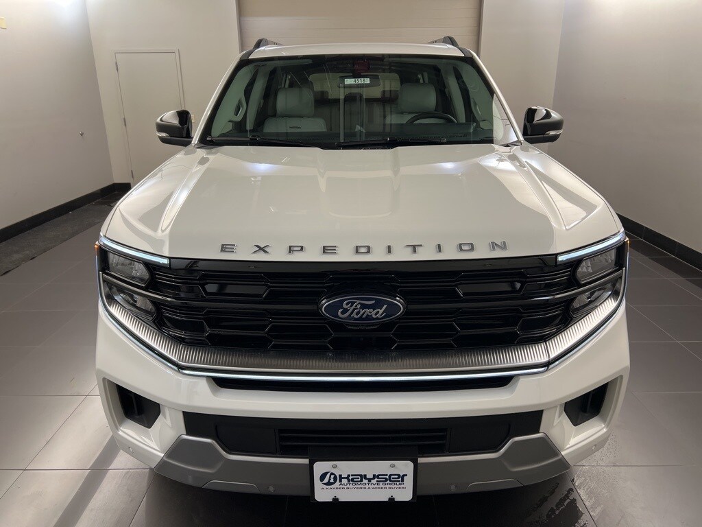 2025 Ford Expedition MAX Platinum photo 2