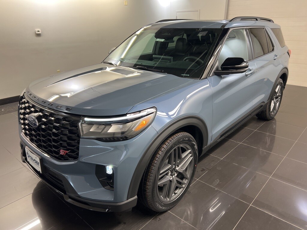 2026 Ford Explorer ST photo 3