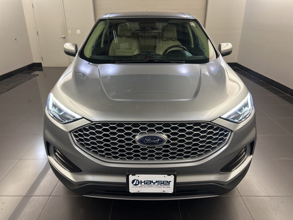 2023 Ford Edge SEL photo 2