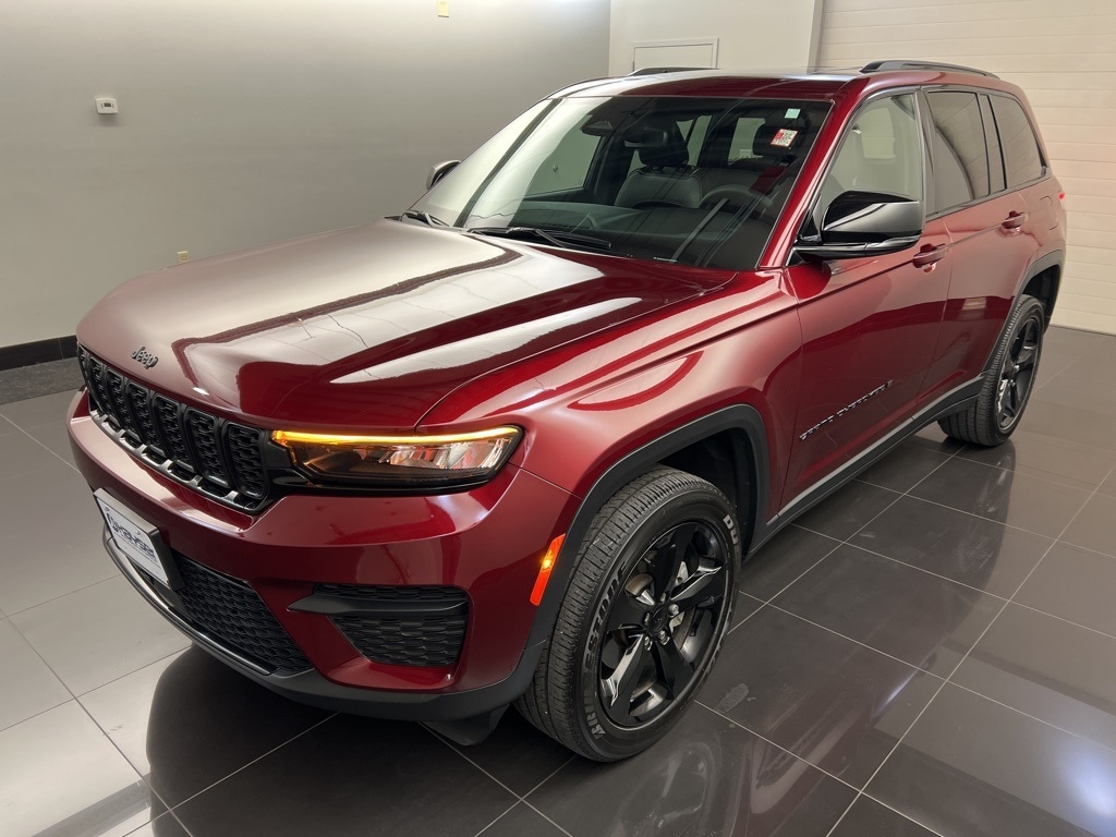 Used 2023 Jeep Grand Cherokee Altitude SUV