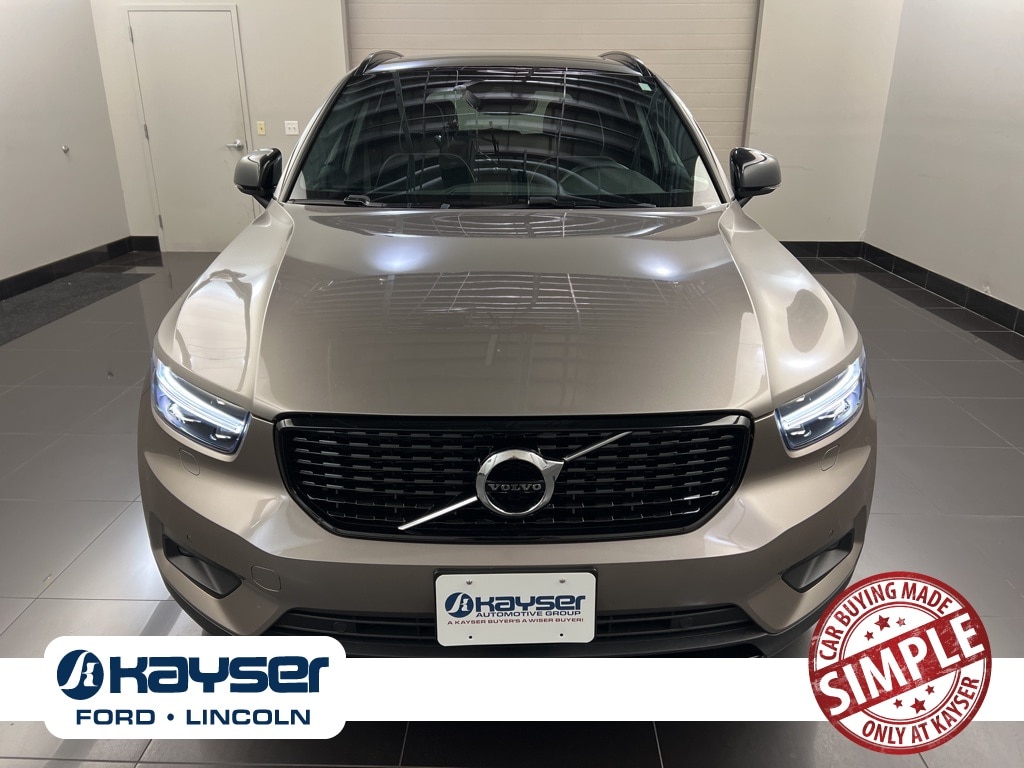 Used 2022 Volvo XC40 R-Design with VIN YV4162UM8N2791799 for sale in Madison, WI