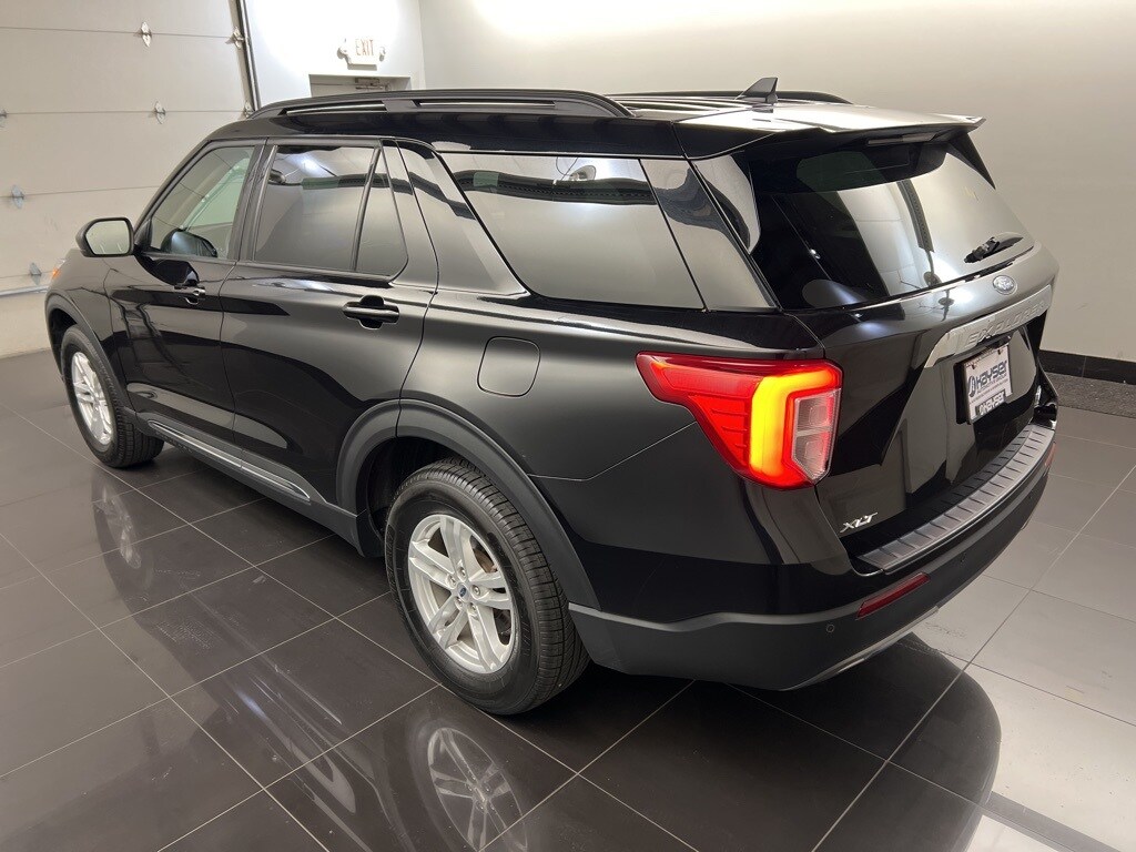 2023 Ford Explorer XLT photo 2