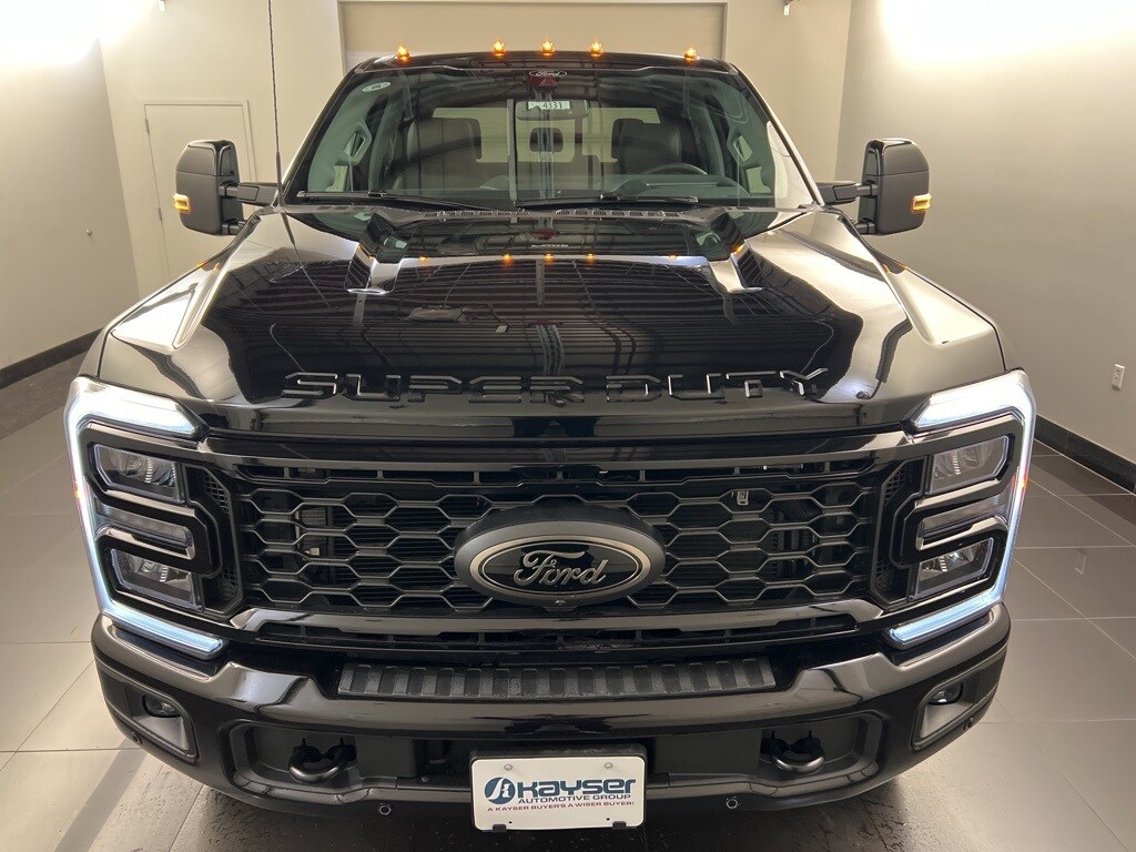 2026 Ford F-250 Lariat photo 2
