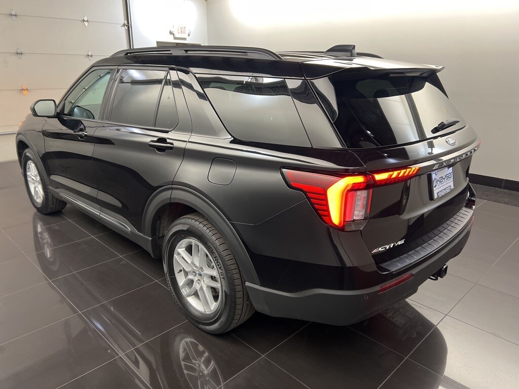 2025 Ford Explorer photo 4