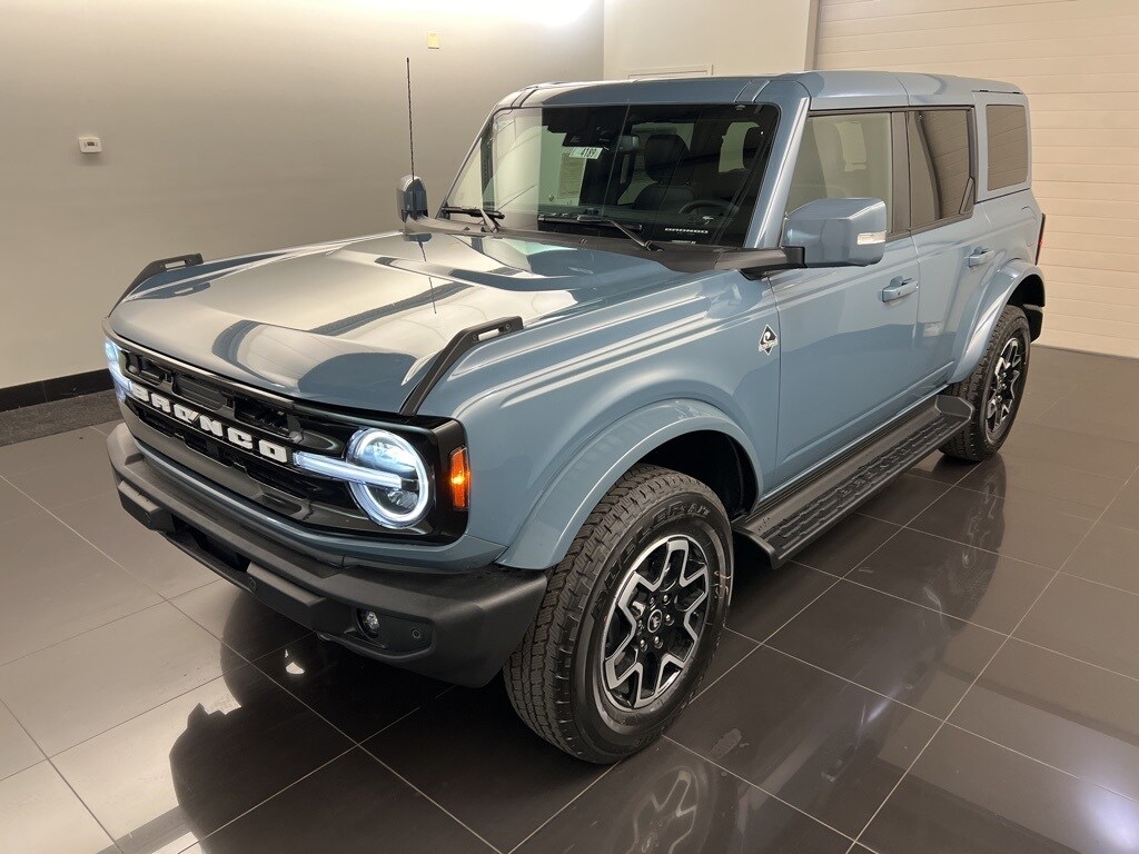 2025 Ford Bronco Outer Banks photo 3