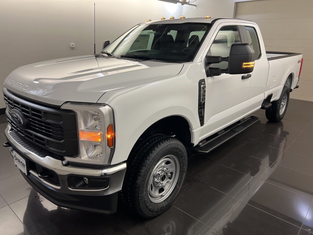 2025 Ford F-350 XL photo 3