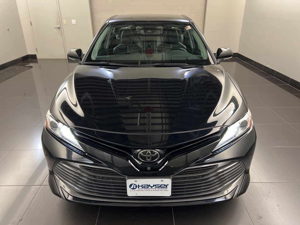2019 Toyota Camry XLE photo 2