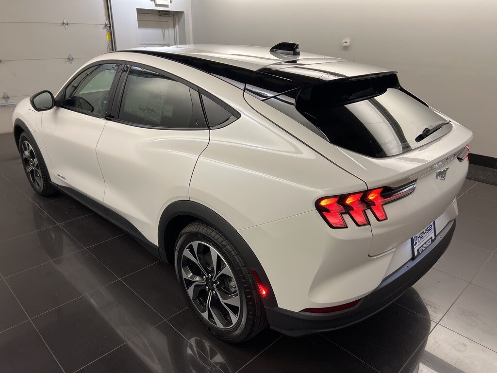 2025 Ford Mustang Mach-E Select photo 4
