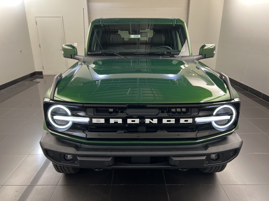 2025 Ford Bronco Outer Banks photo 2