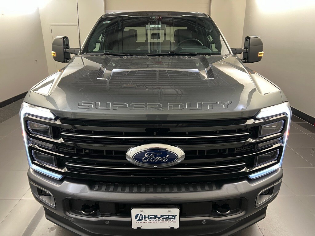 2025 Ford F-250 Platinum photo 2