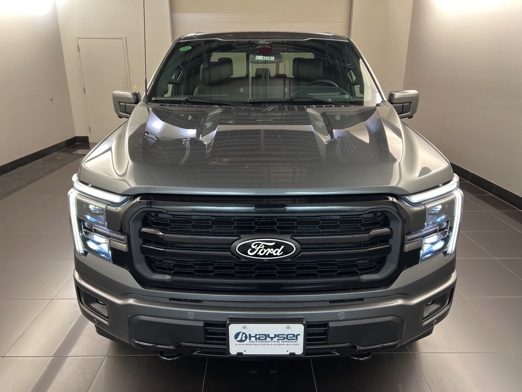 2025 Ford F-150 Lariat photo 2