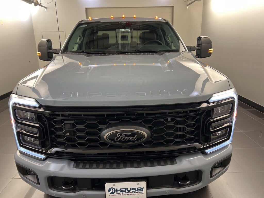 2026 Ford F-250 Lariat photo 2