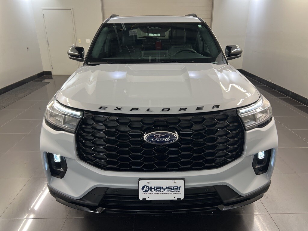 2026 Ford Explorer ST-Line photo 2