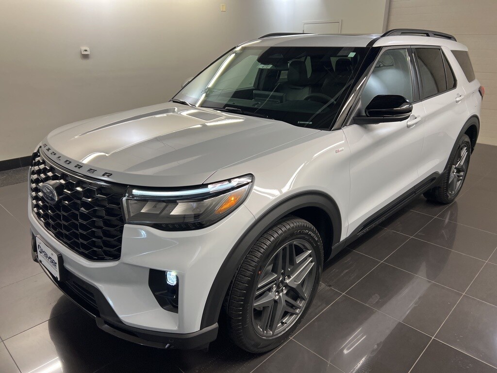 2026 Ford Explorer ST-Line photo 3