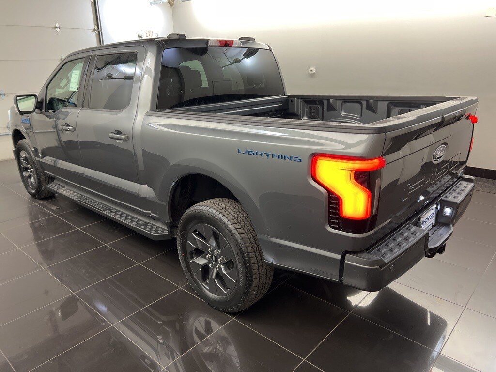 2025 Ford F-150 Lightning photo 4