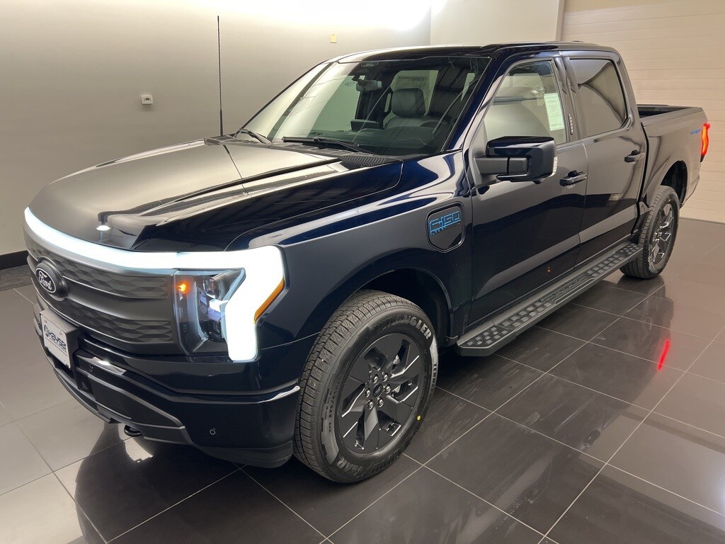 2025 Ford F-150 Lightning Lariat photo 3