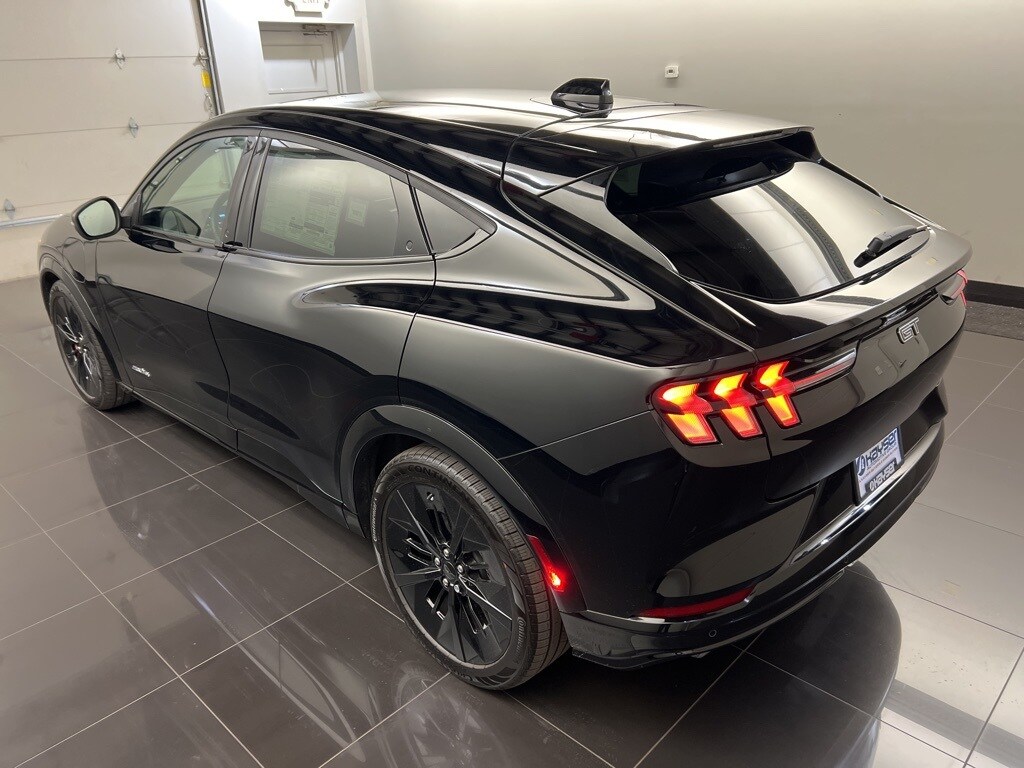 2025 Ford Mustang Mach-E GT photo 4
