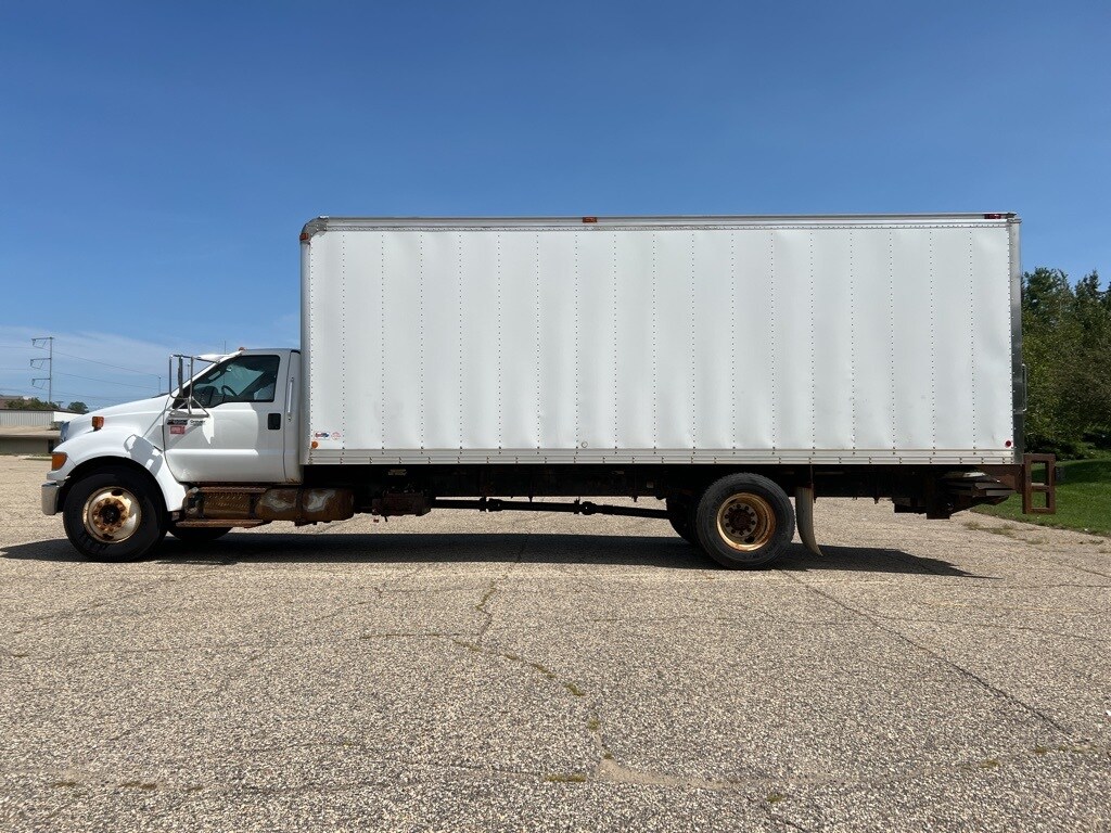 2015 Ford F-650 photo 4