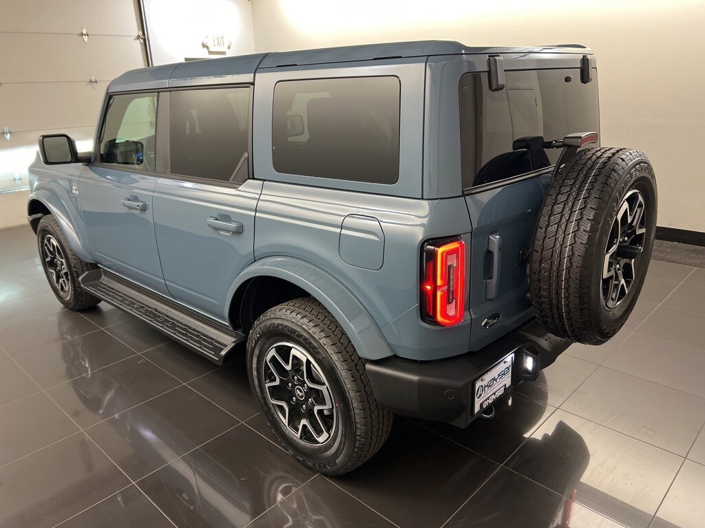 2025 Ford Bronco Outer Banks photo 4