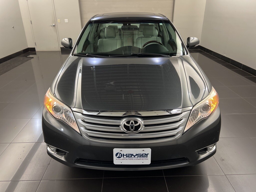 2012 Toyota Avalon Limited photo 2