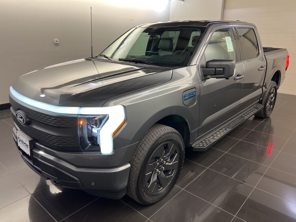 2025 Ford F-150 Lightning photo 3