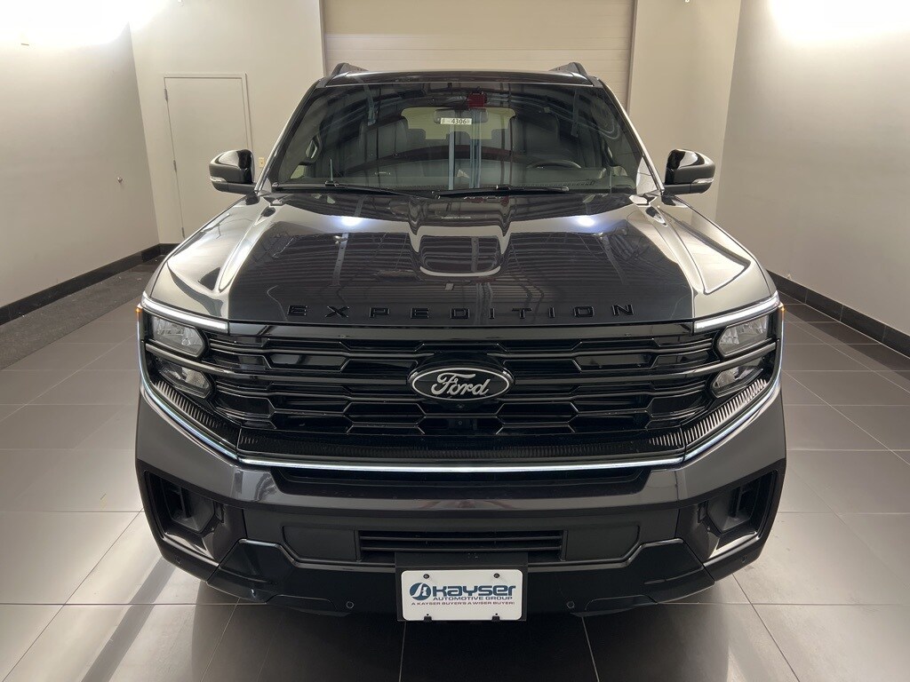 2025 Ford Expedition MAX Platinum photo 2
