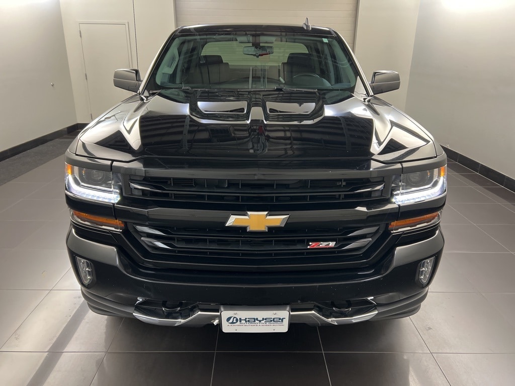 Used 2018 Chevrolet Silverado 1500 LT with VIN 3GCUKREC9JG270313 for sale in Madison, WI