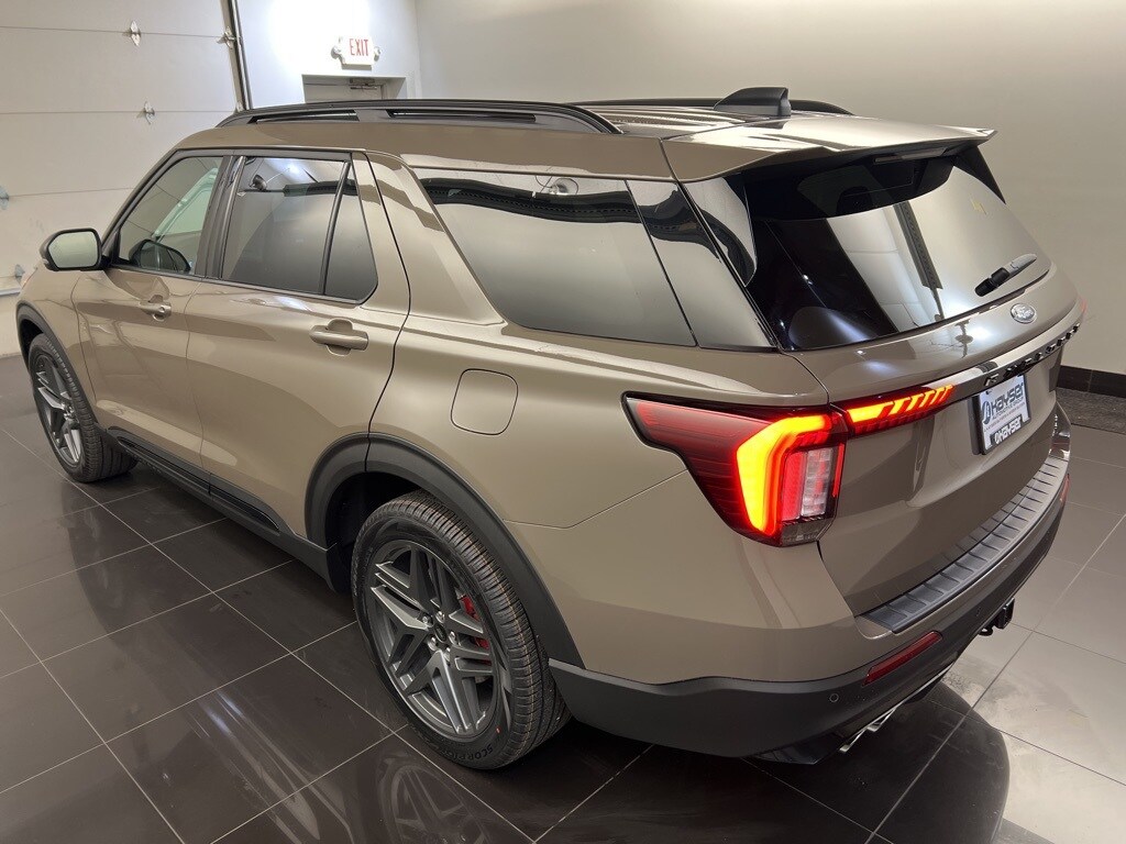 2026 Ford Explorer ST photo 4