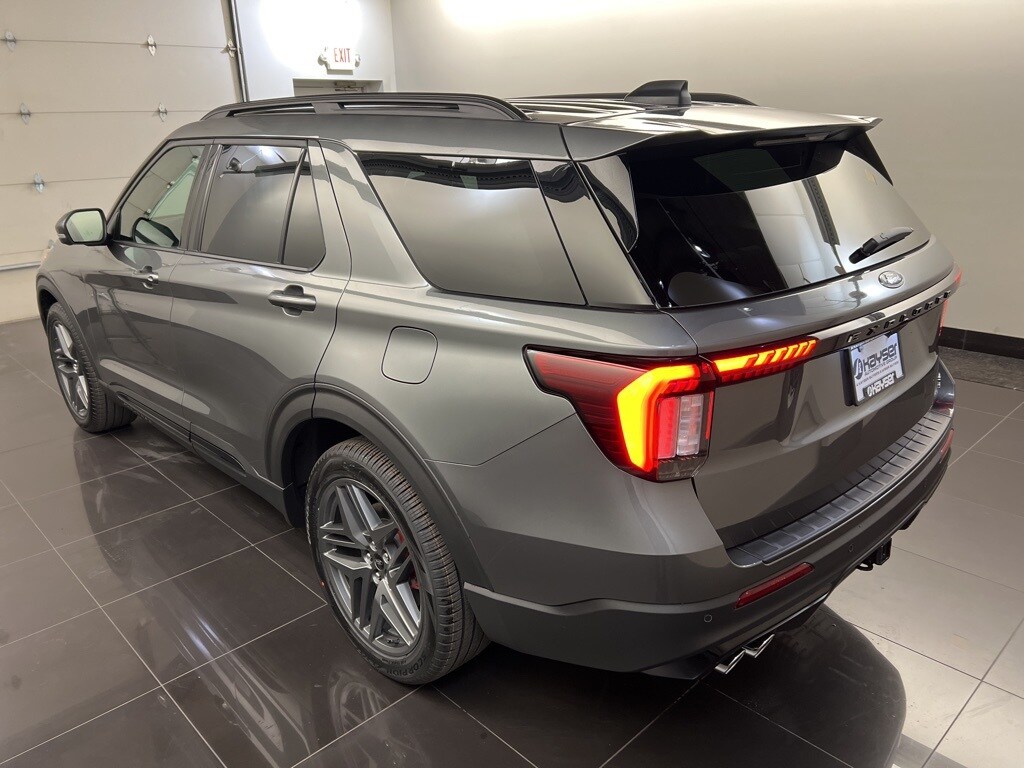 2026 Ford Explorer ST photo 4