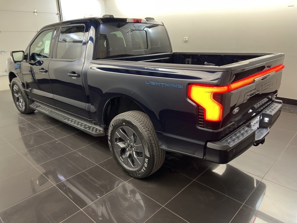 2025 Ford F-150 Lightning Lariat photo 4