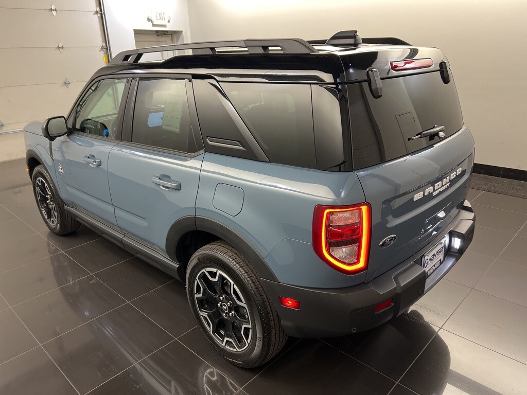 2025 Ford Bronco Sport Outer Banks photo 4