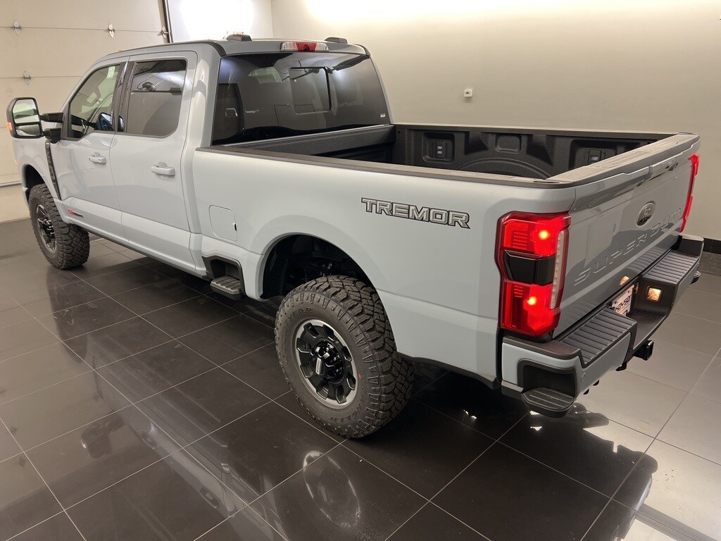 2026 Ford F-250 Lariat photo 4