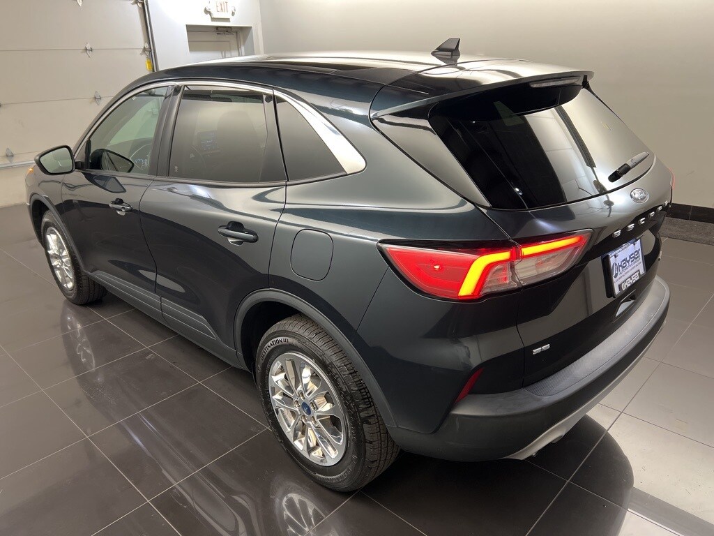 2022 Ford Escape SE photo 4
