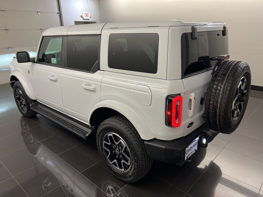2025 Ford Bronco Outer Banks photo 4