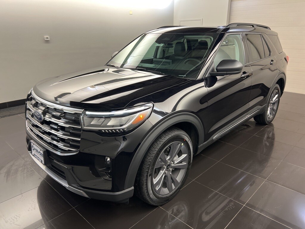 2025 Ford Explorer photo 3