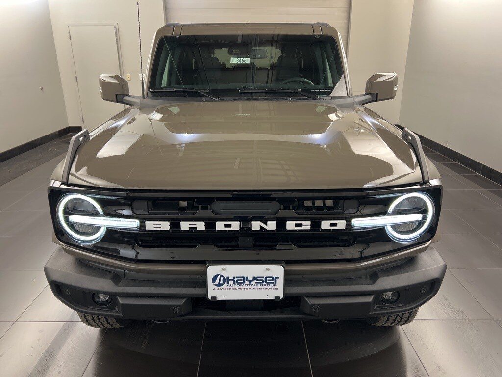 2025 Ford Bronco Outer Banks photo 2