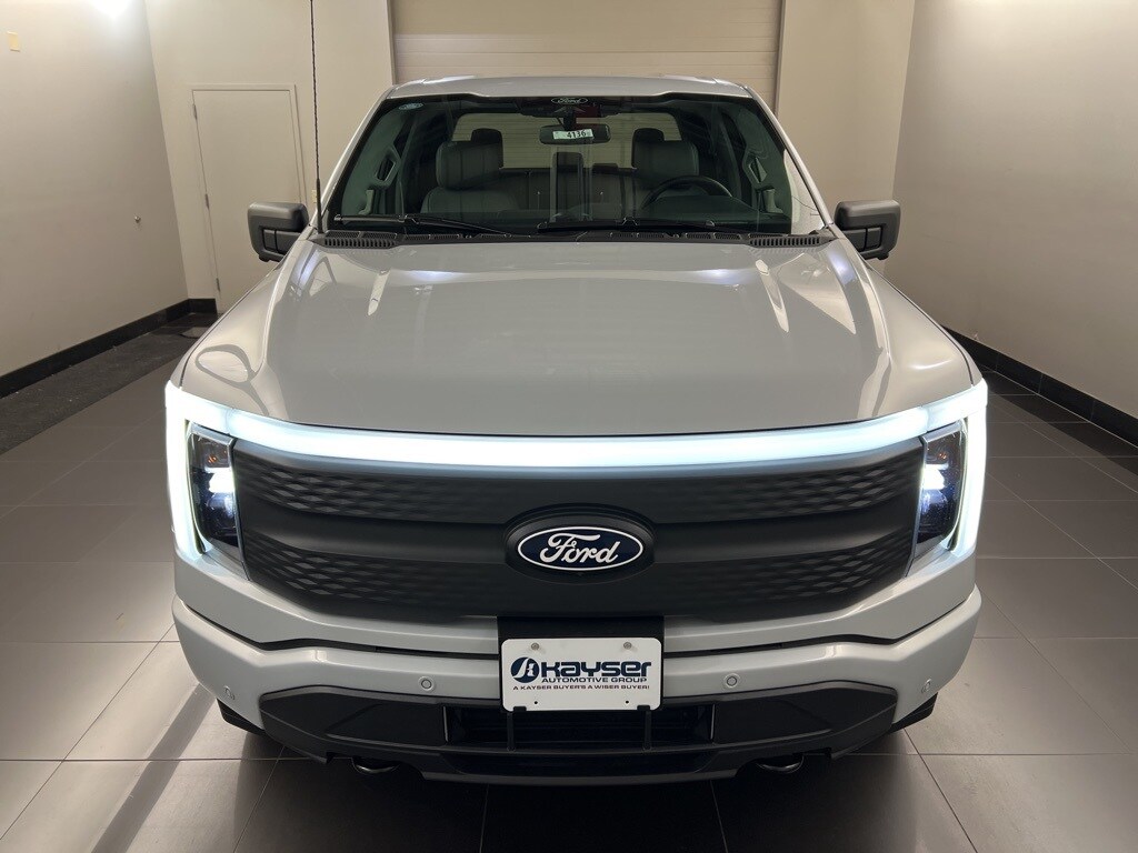 2025 Ford F-150 Lightning photo 2