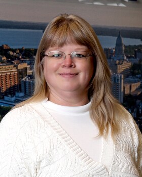 Staff member Shari Fendt from 1833aa4cdd36