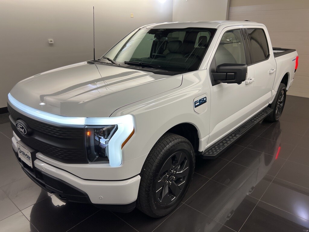 2025 Ford F-150 Lightning photo 3