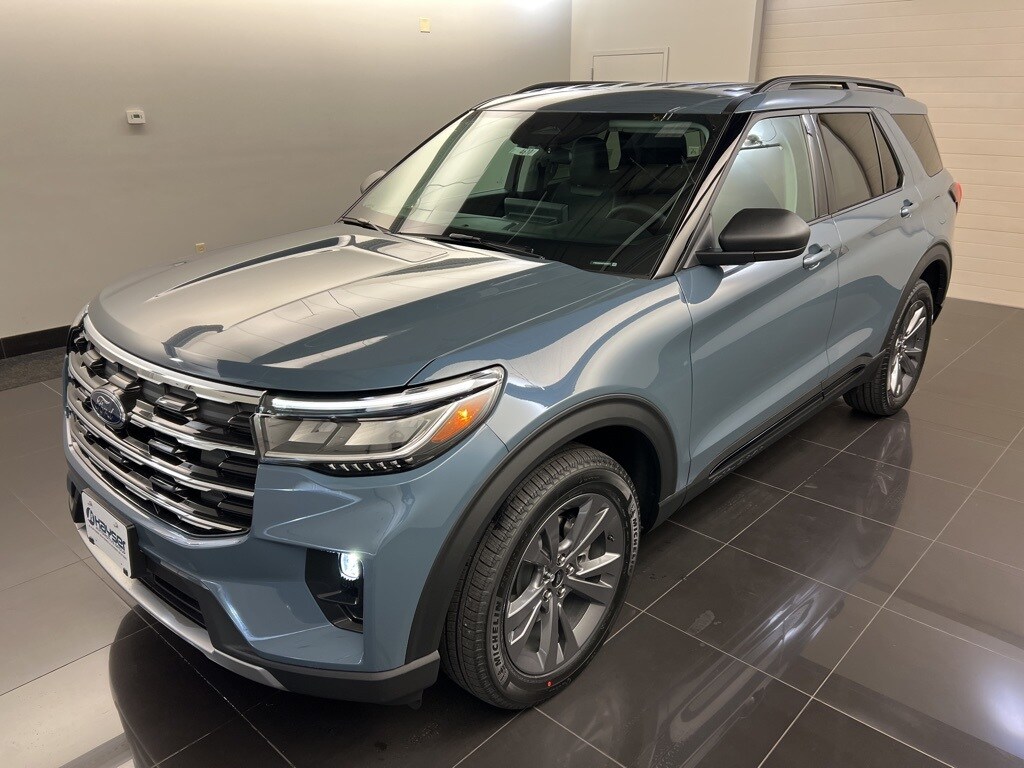 2026 Ford Explorer photo 2