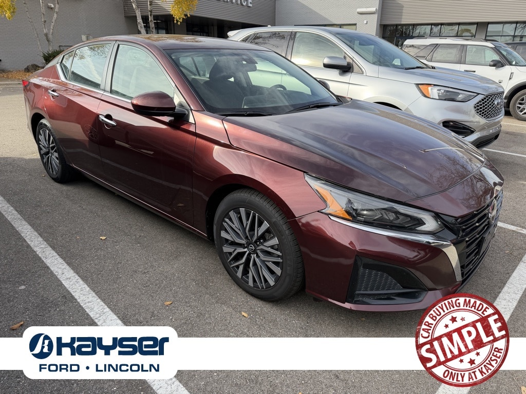 Used 2023 Nissan Altima 2.5 SV Sedan