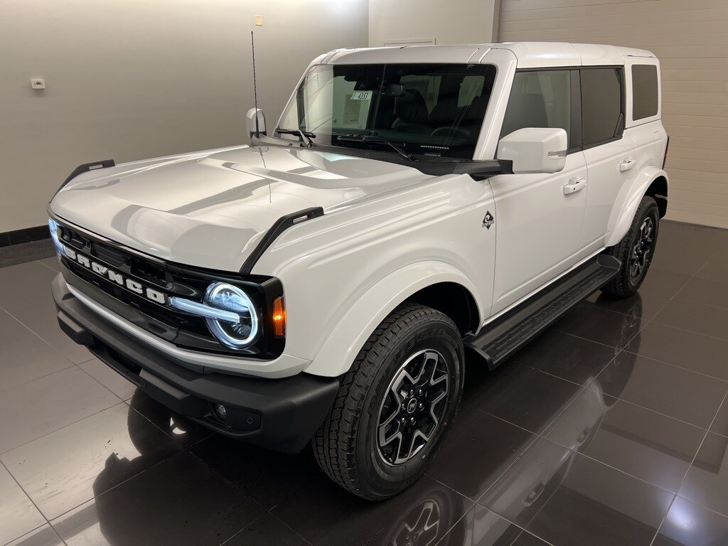 2025 Ford Bronco Outer Banks photo 3