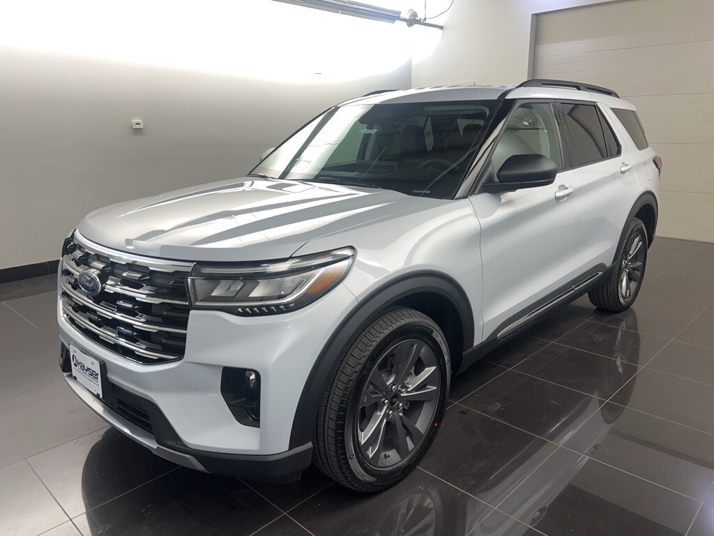 2025 Ford Explorer photo 3