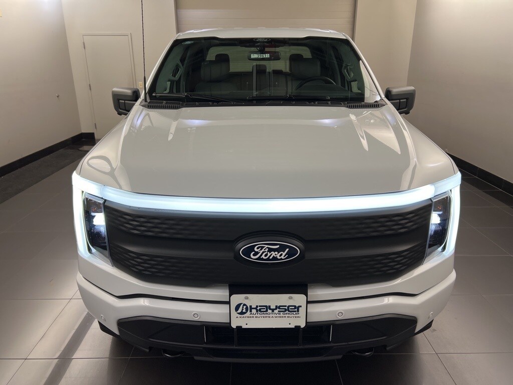 2025 Ford F-150 Lightning photo 2