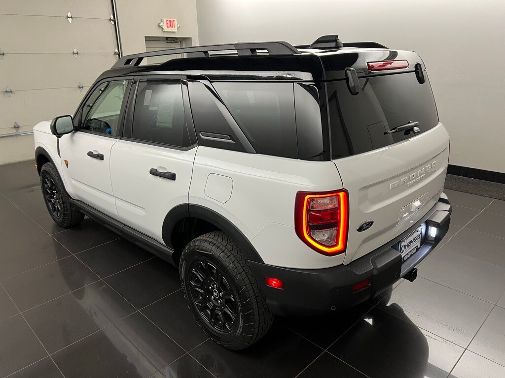 2025 Ford Bronco Sport Badlands photo 2