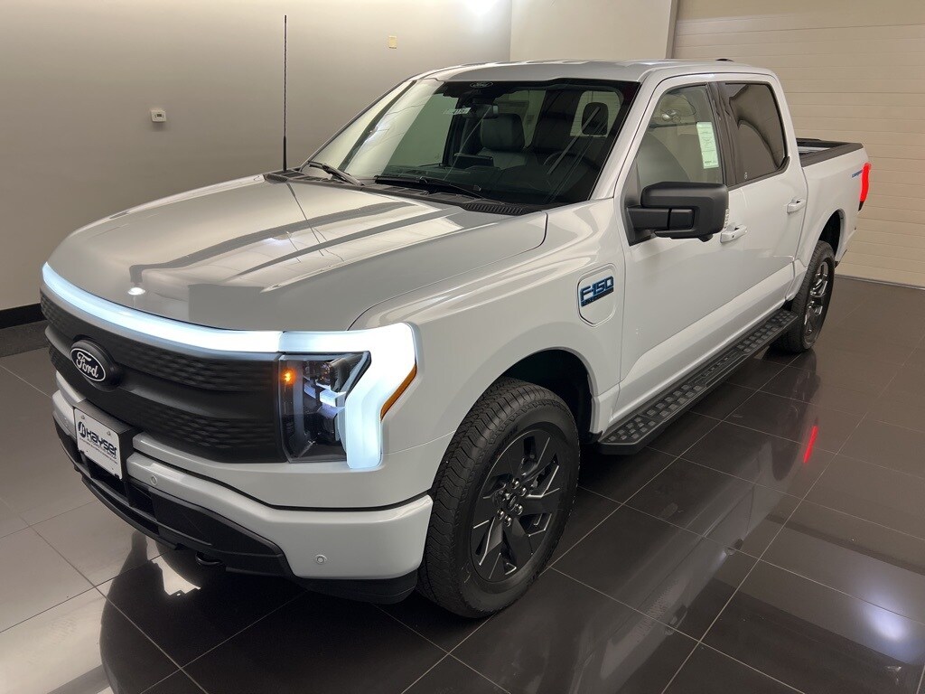 2025 Ford F-150 Lightning photo 3