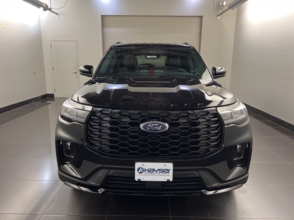 2025 Ford Explorer ST-Line photo 2
