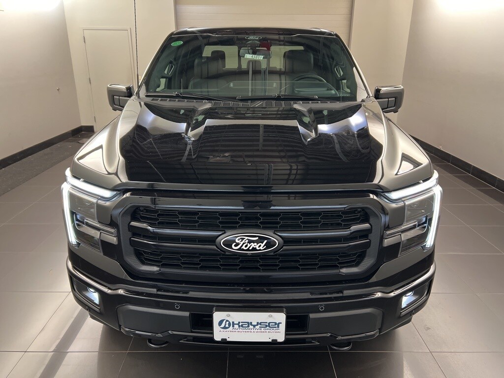 2025 Ford F-150 Lariat photo 2